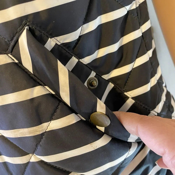 GAP Quilted Winter Vest Coat Womens Size S Black White Striped Zip Lined Pocket - Picture 9 of 10